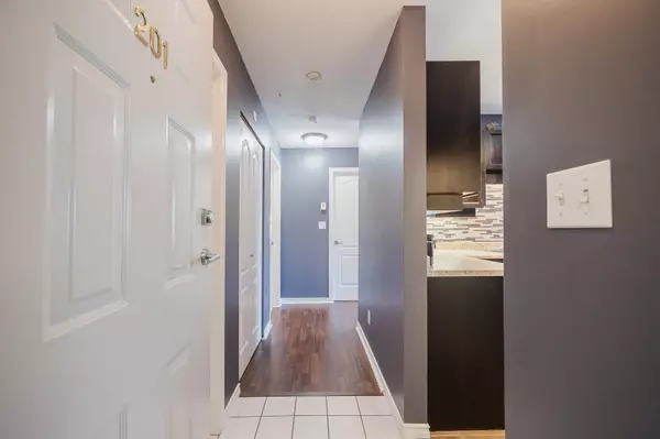 22722 Lougheed HWY #201 Maple Ridge, BC V2X 2V6