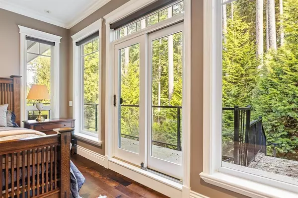 128 Deerview LN Anmore, BC V3H 0A3