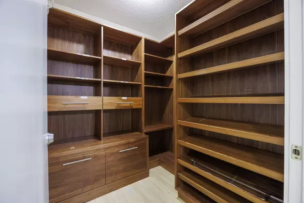 689 Abbott ST #3207 Vancouver, BC V6B 0J2