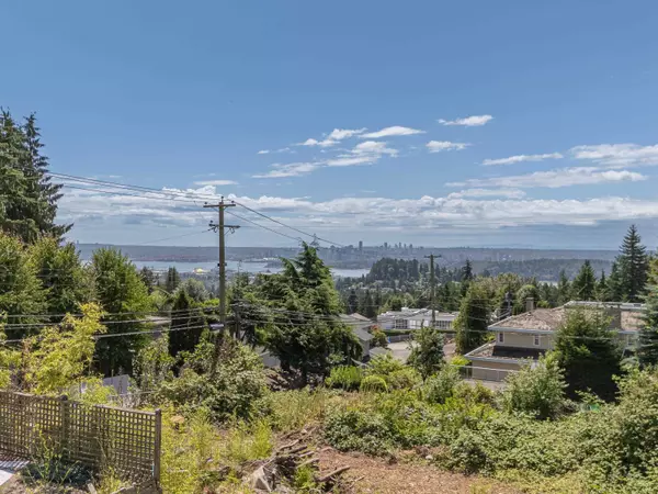 West Vancouver, BC V7S 1R3,910 Fairmile RD