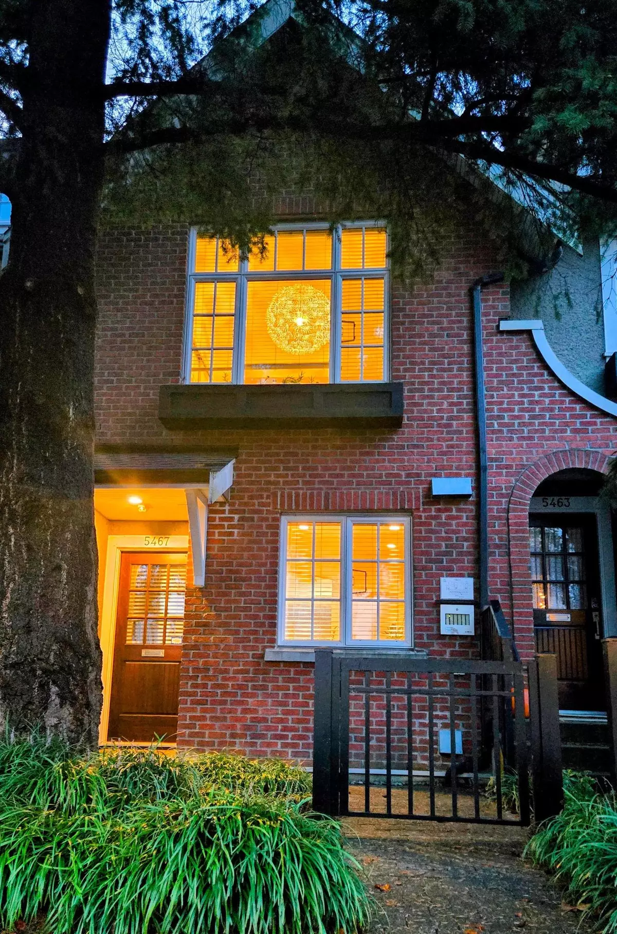 Vancouver, BC V6N 1W4,5467 Dunbar ST