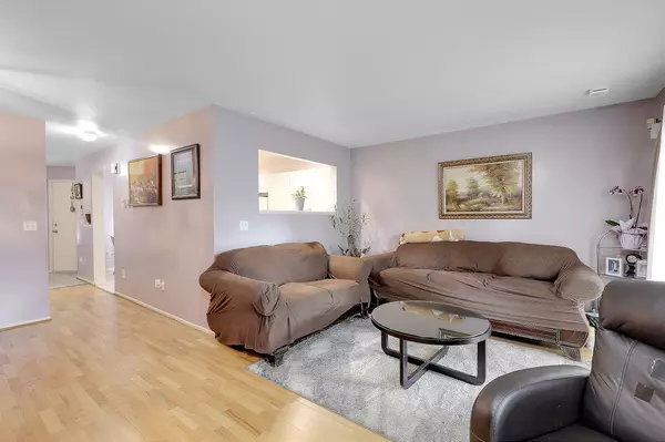 Surrey, BC V3R 0S2,10038 155 Street ST #30