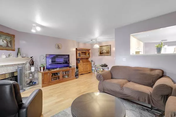 Surrey, BC V3R 0S2,10038 155 Street ST #30