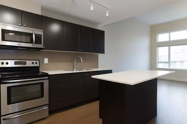 13740 75a AVE #417, Surrey, BC V3W 0E8