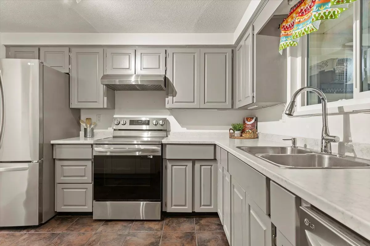 Abbotsford, BC V2S 1L6,33951 Marshall RD #2