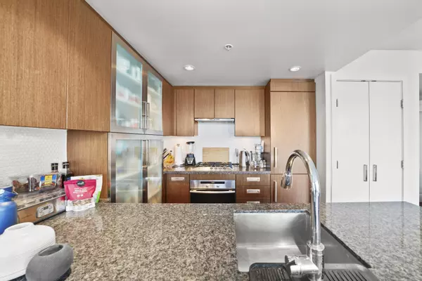 1055 Richards ST #1708 Vancouver, BC V6B 0C2