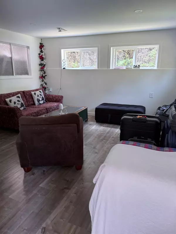 White Rock, BC V4B 2S5,15847 Russell AVE