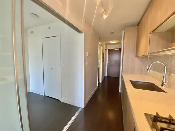 Surrey, BC V3T 0L5,13696 100 AVE #1610