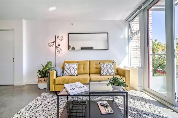 Vancouver, BC V6A 0G3,231 E Pender ST #404