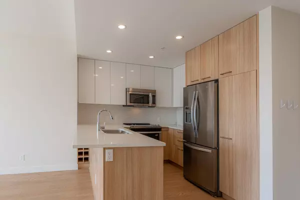 Gibsons, BC V0N 1V0,875 Gibsons WAY #208