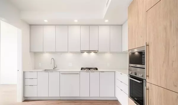 537 Cottonwood AVE #2203, Coquitlam, BC V3J 0S4