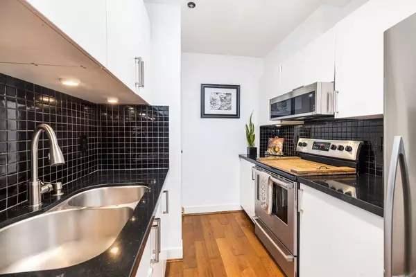 Vancouver, BC V7L 1C3,118 2nd Street East #202