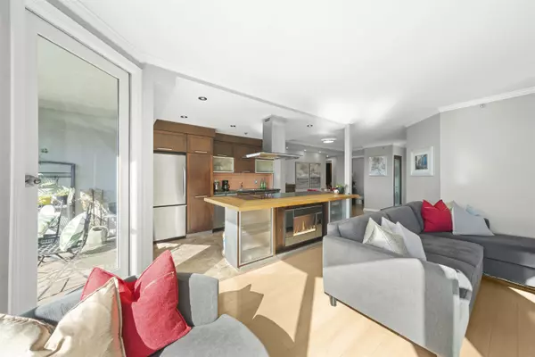 Vancouver, BC V6B 5W4,888 Hamilton ST #1201