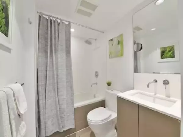 Vancouver, BC V6B 0M5,999 Seymour St