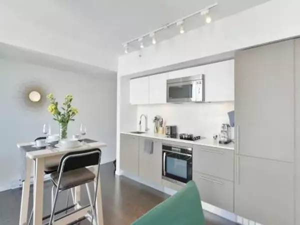 Vancouver, BC V6B 0M5,999 Seymour St