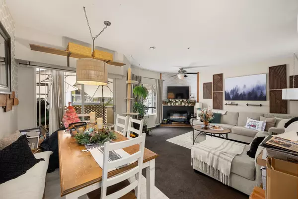 Langley, BC V3A 3Y4,20064 56 AVE #205