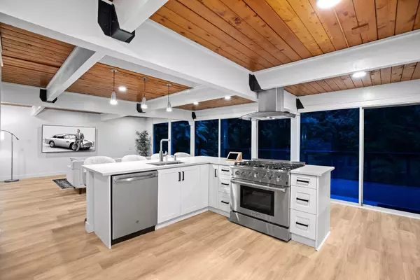 West Vancouver, BC V7S 1G7,530 Hadden DR