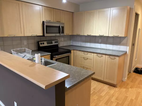 Vancouver, BC V6P 6Y8,1503 W 65th AVE #215