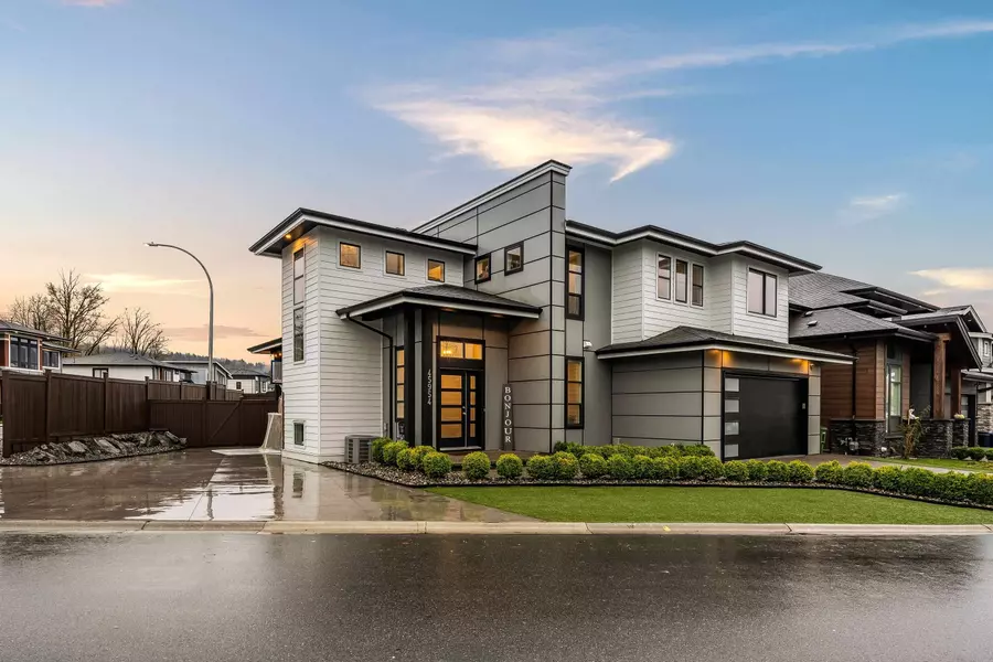 45954 Bogey PL, Chilliwack, BC V2R 0Z8