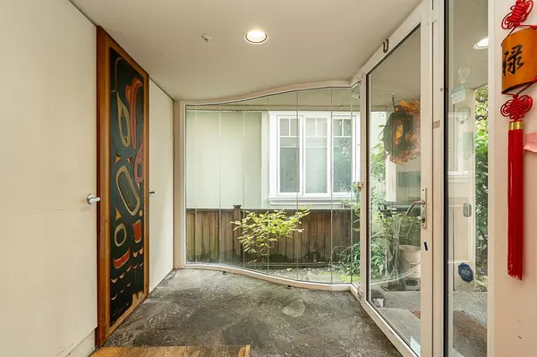 Vancouver, BC V6M 2N3,2443 W 47th AVE