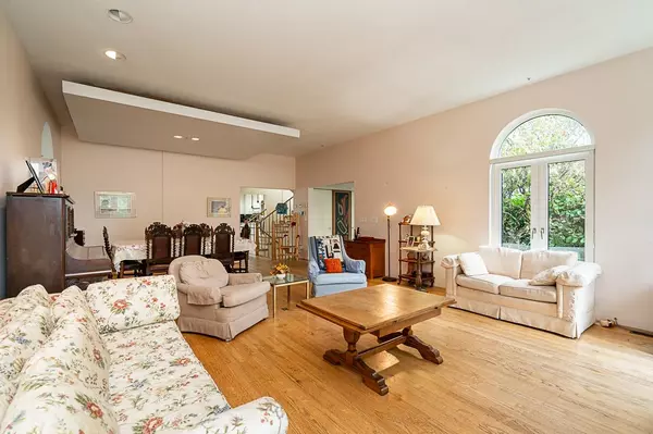 Vancouver, BC V6M 2N3,2443 W 47th AVE