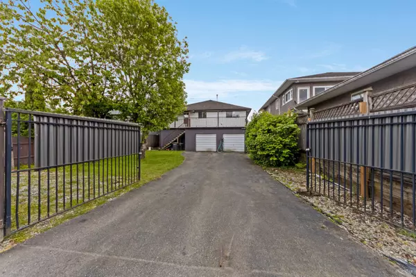 Burnaby, BC V3N 2S2,7769 10th AVE