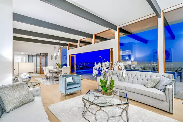 4125 Burkehill Place West Vancouver, BC V7V 3M8