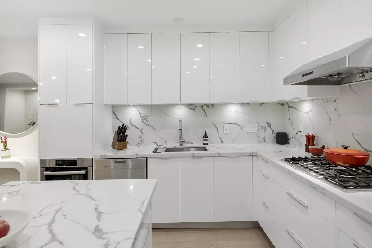 Vancouver, BC V6R 3K6,1961 Collingwood ST #211