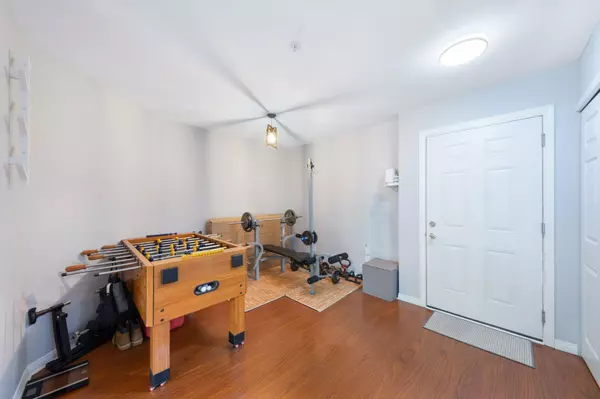 Surrey, BC V3W 1B9,12125 75a AVE #215