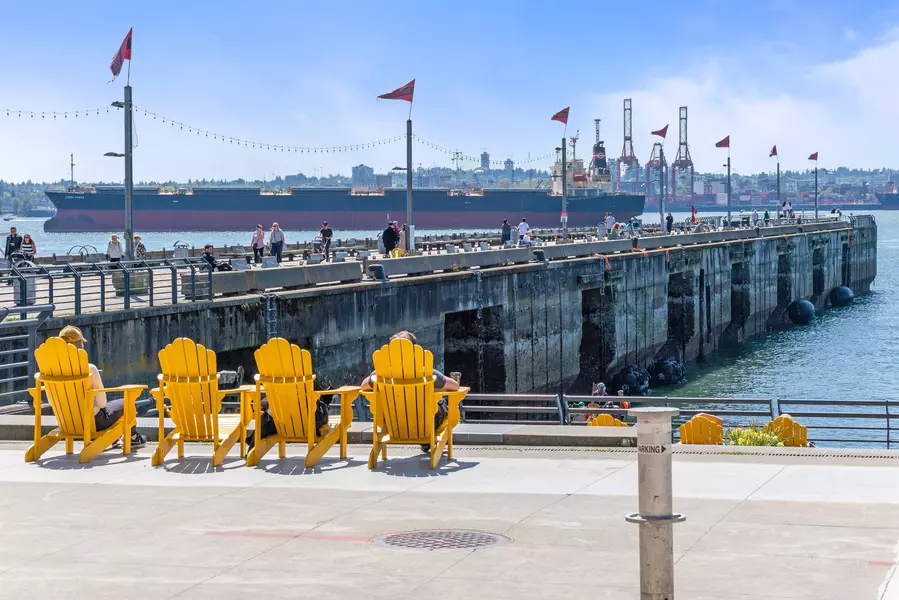 250 W 1st ST #206, North Vancouver, BC V7M 1B4