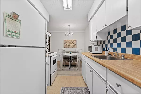 North Vancouver, BC V7M 1B4,250 W 1st ST #206