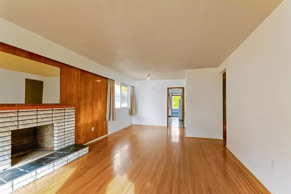 Vancouver, BC V5L 2C7,1615 Adanac ST