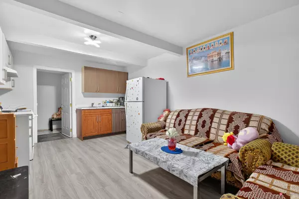 Surrey, BC V3W 7B8,7363 129 ST