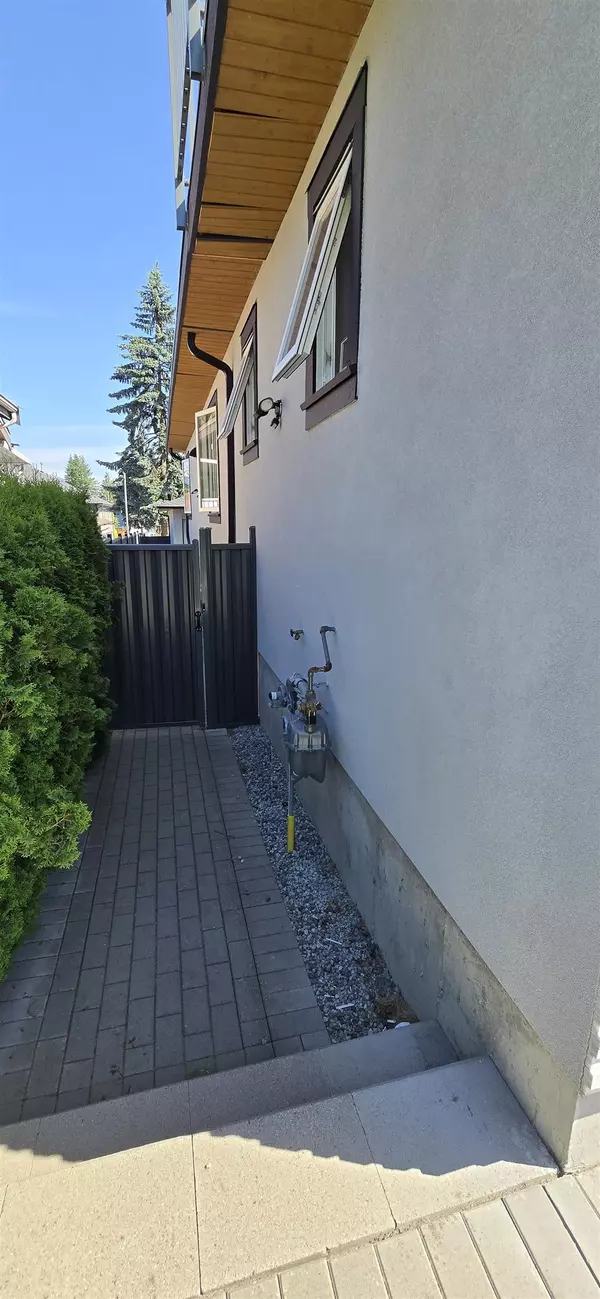 Coquitlam, BC V3J 2V3,919 Runnymede AVE