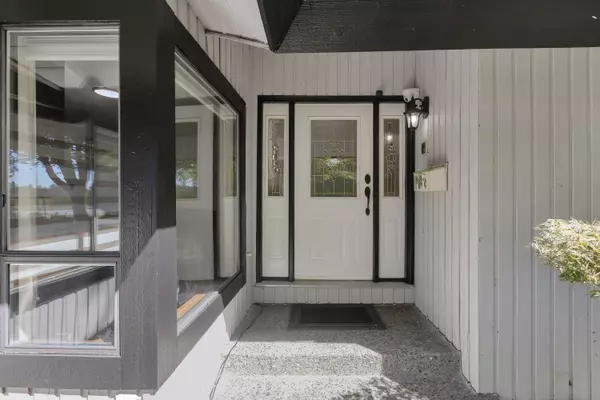 Surrey, BC V4N 1T5,10418 Fraserglen DR