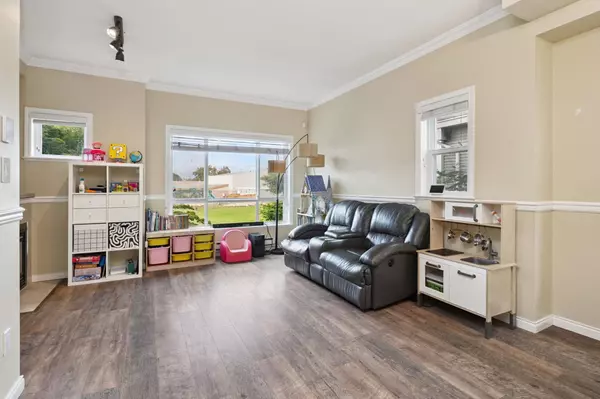 Richmond, BC V6Y 1P9,9451 Granville AVE #16