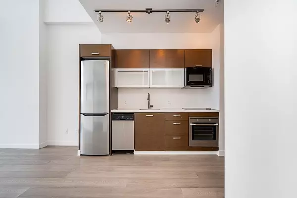 Surrey, BC V3T 0E6,10777 University DR #2501