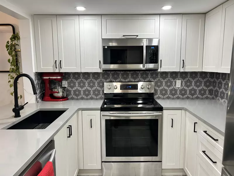 525 Agnes ST #101, New Westminster, BC V3L 1G2