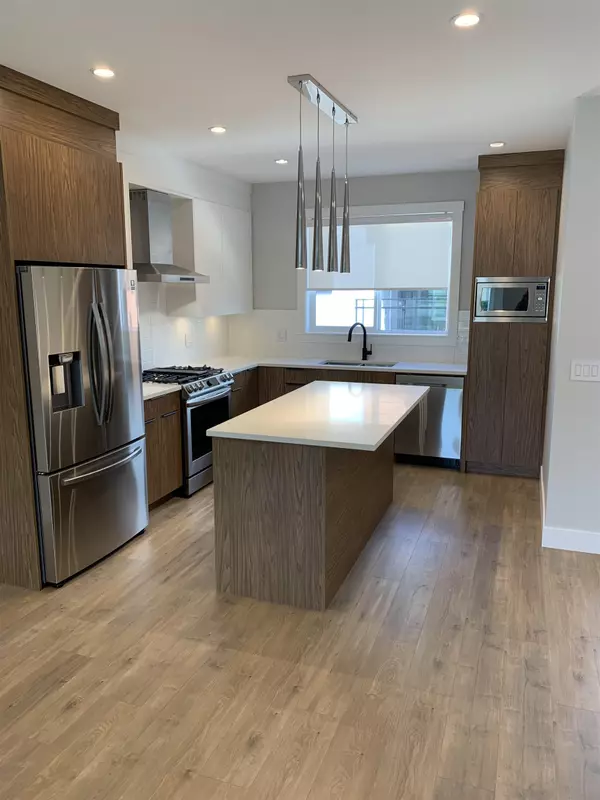 Surrey, BC V4A 4Y1,1639 162 ST #18