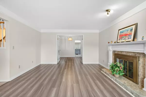 Richmond, BC V6Y 3N9,9271 Boyd CT