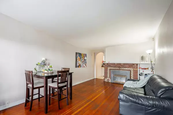 Vancouver, BC V6P 2A2,869 W 60th AVE