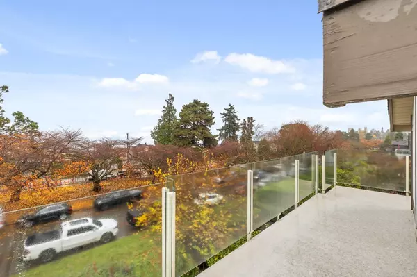 Vancouver, BC V6K 1H5,3274 W 1st AVE