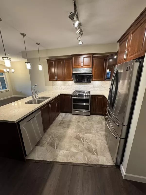 Surrey, BC V4P 0G9,3585 146a ST #307