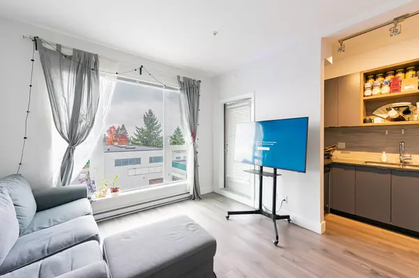 Burnaby, BC V5H 0H1,5355 Lane ST #PH35