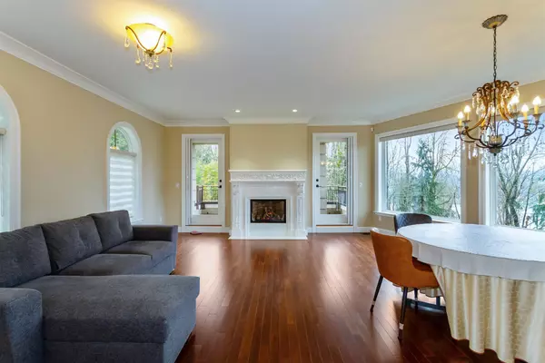 Burnaby, BC V5B 1E1,5521 Bessborough DR