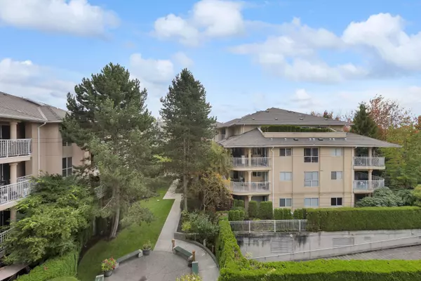 13733 74 AVE #401, Surrey, BC V3W 1B8