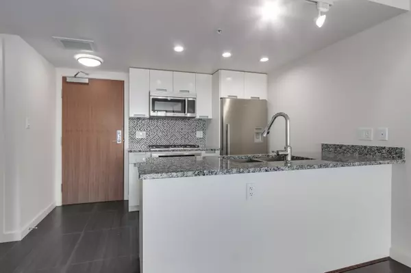 Vancouver, BC V6J 0C7,2080 W Broadway #768