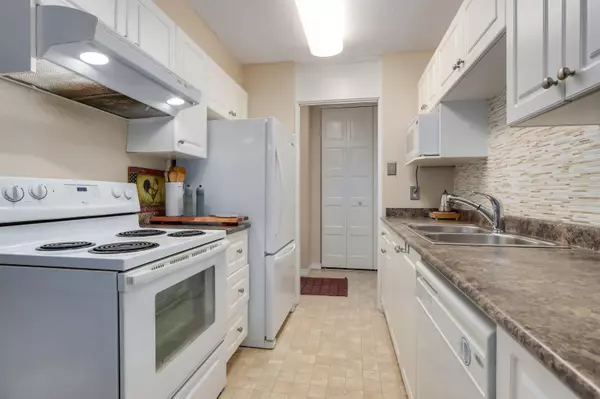 North Vancouver, BC V7P 3E6,2016 Fullerton AVE #208