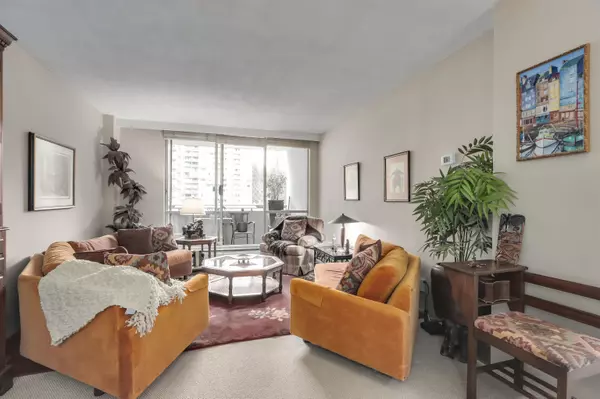 2016 Fullerton AVE #208, North Vancouver, BC V7P 3E6