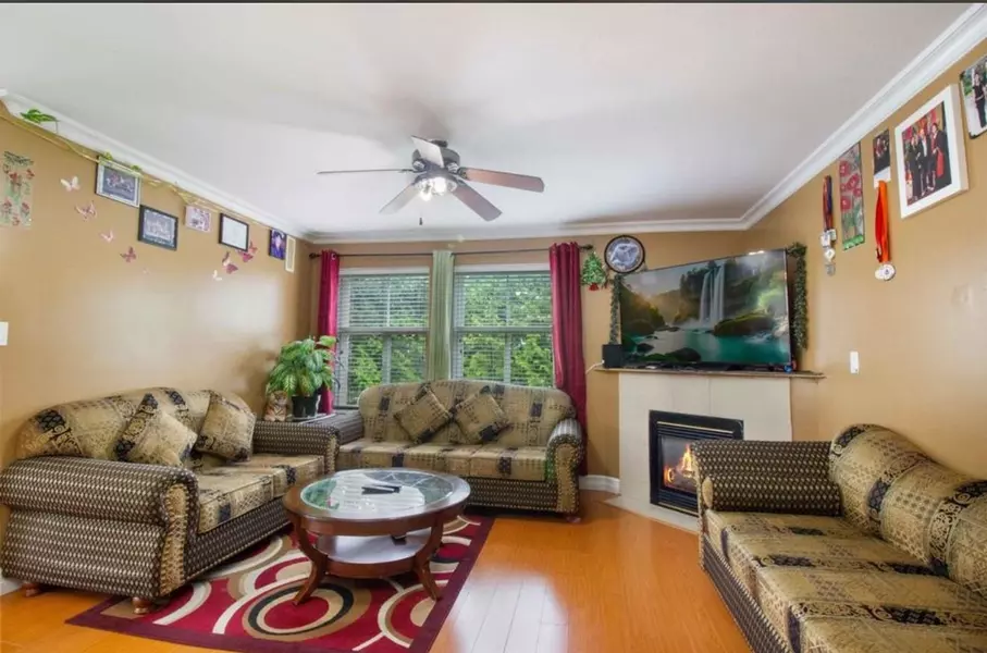 12739 72 AVE #401, Surrey, BC V3W 2M7